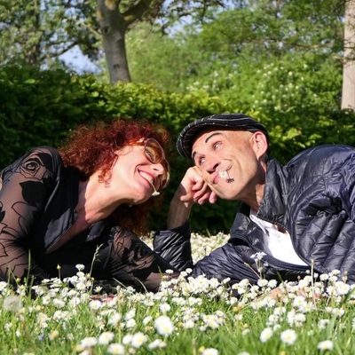 Jana & Jango im Gänseblümchenmeer © Andrea Friedrichsmeier